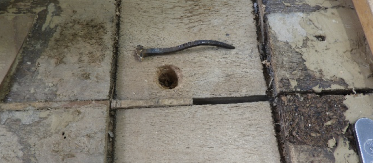 inv. 46030Removal of the nails in the originally sliding crossbars