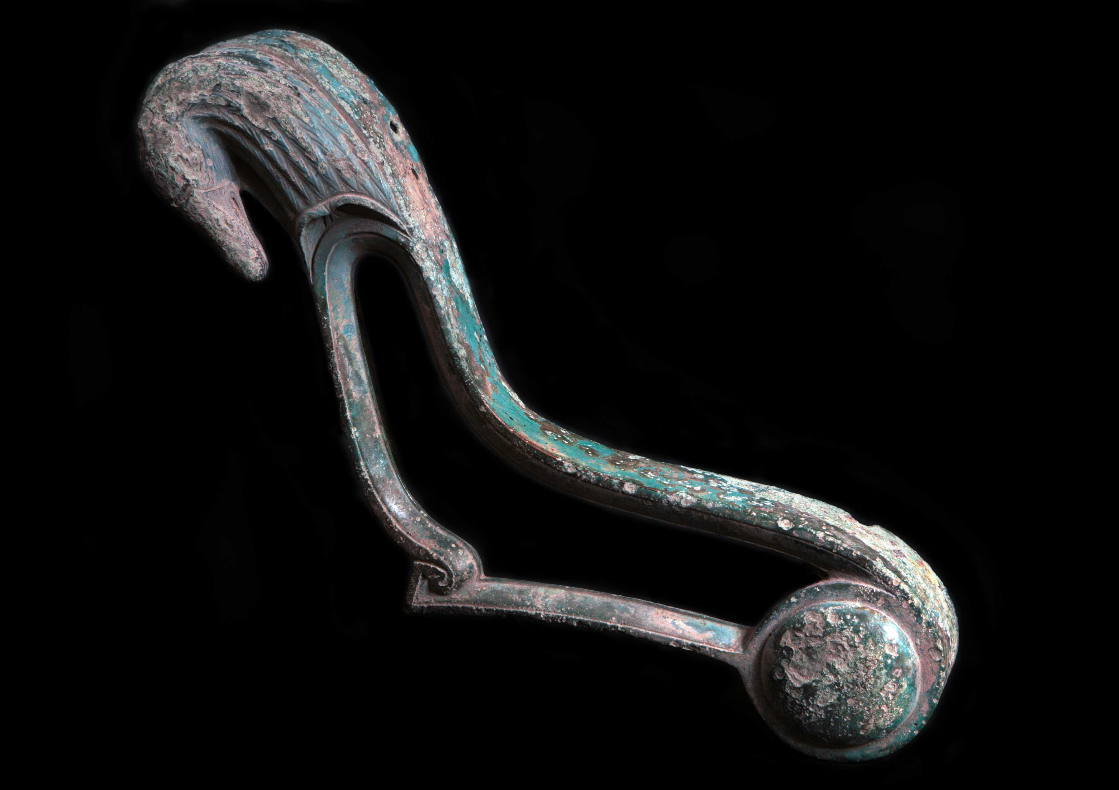 Ancient Bronze Pieces: Lovely Swan Decorations | PAVM